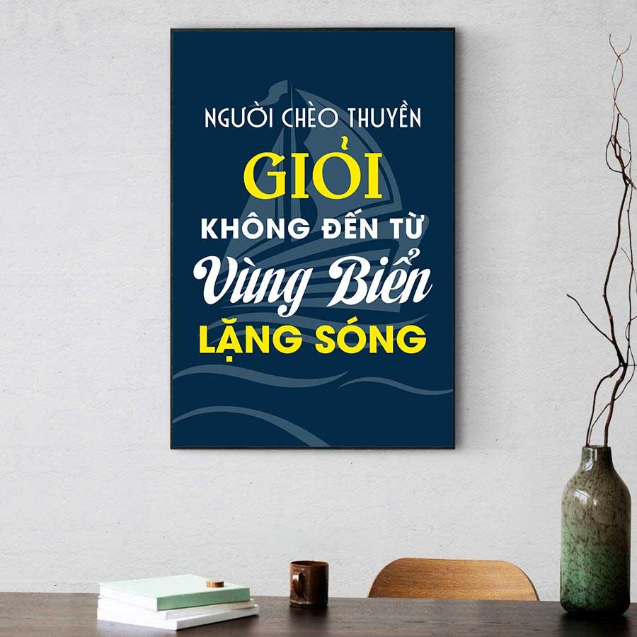 Tranh slogan động lực: Người chèo thuyền giỏi không đến từ vùng biển lặng sóng