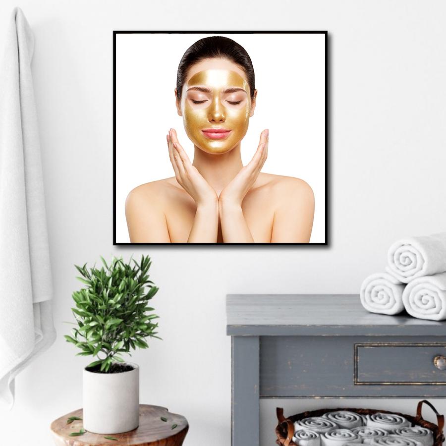 Tranh spa thư giãn cùng mặt nạ vàng
